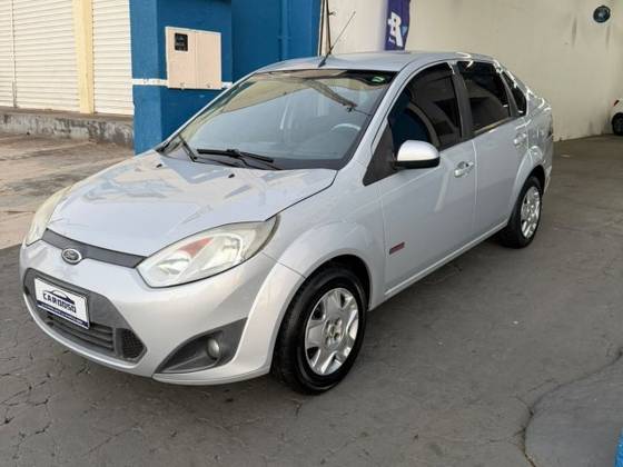 FORD FIESTA 1.6 ROCAM SEDAN 8V FLEX 4P MANUAL FORD FIESTA 1.6 ROCAM SEDAN 8V FLEX 4P MANUAL
